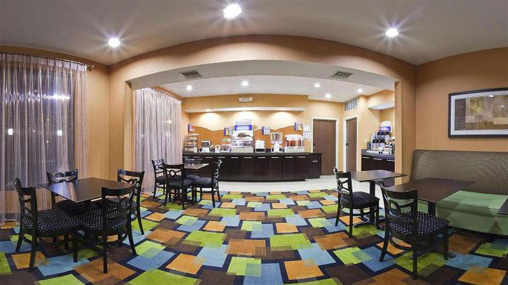 Holiday Inn Express Arlington Interstate 20 Parks Mall By Ihg Kültér fotó